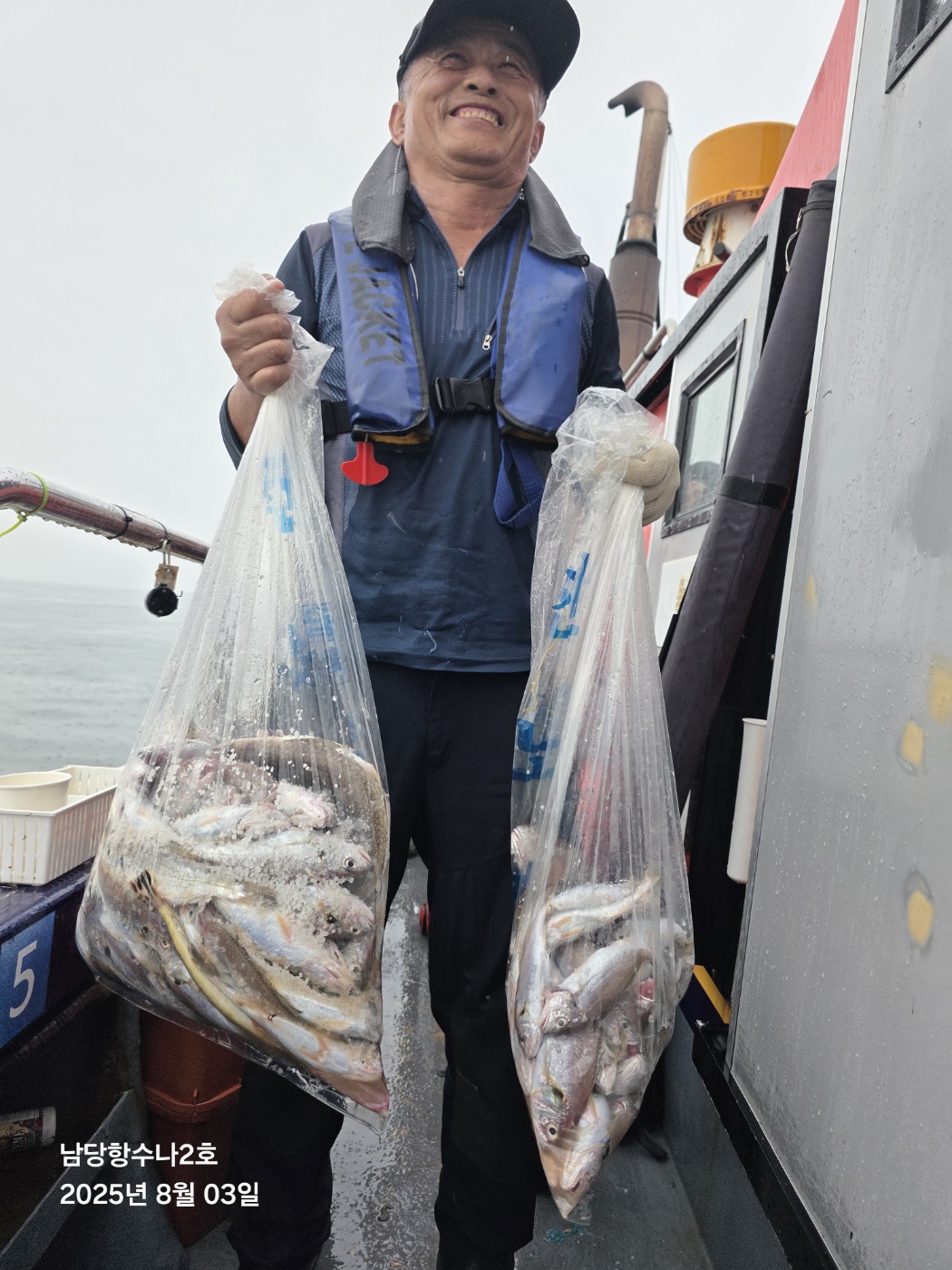 8월3일 수나2호 백조기 조황사진입니다.