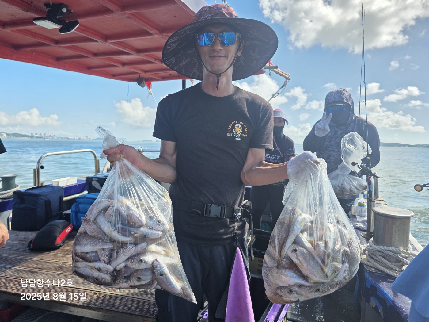 8월15일 수나2호 백조기 조황사진입니다.